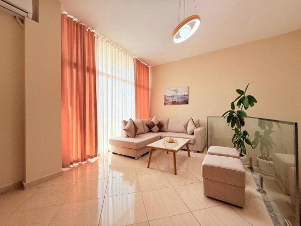 Tirane, jepet me qera Vile 2+1+Ballkon Kati 1, 70 m² 550 € (Prane Liqenit te Thate)
