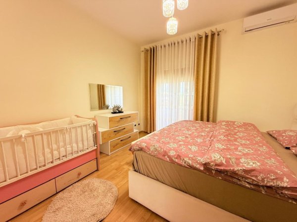 Tirane, jepet me qera Vile 2+1+Ballkon Kati 1, 70 m² 550 € (Prane Liqenit te Thate)