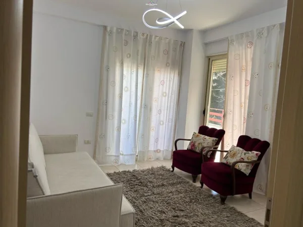 Tirane, jepet me qera apartament 2+1 Kati 1, 106 m² 630 € (qsut)