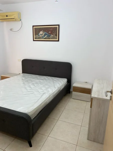 Tirane, jepet me qera apartament 2+1 Kati 1, 106 m² 630 € (qsut)