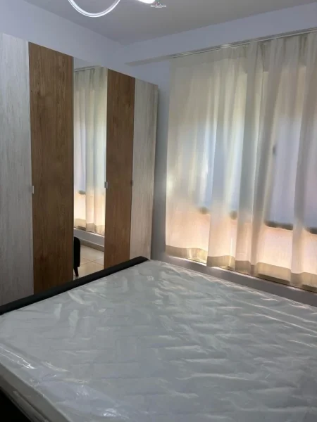 Tirane, jepet me qera apartament 2+1 Kati 1, 106 m² 630 € (qsut)