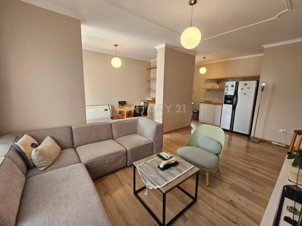 Tirane, jepet me qera apartament 2+1+Aneks+Ballkon Kati 11, 92 m² 1.350 € (RRUGA SAMI FRASHERI)