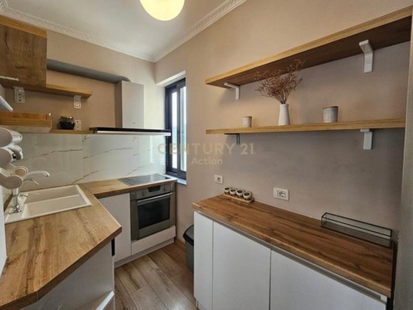 Tirane, jepet me qera apartament 2+1+Aneks+Ballkon Kati 11, 92 m² 1.350 € (RRUGA SAMI FRASHERI)