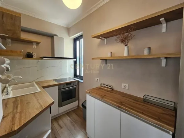 Tirane, jepet me qera apartament 2+1+Aneks+Ballkon Kati 11, 92 m² 1.350 € (RRUGA SAMI FRASHERI)
