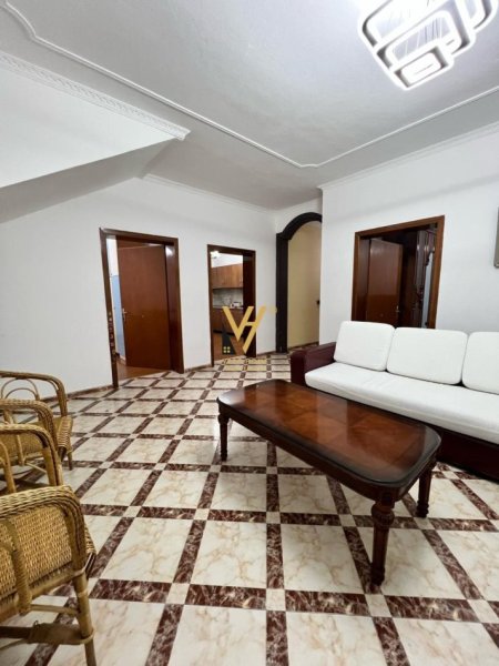 Tirane, jepet me qera apartament 2+1+2Ballkon Kati 2, 140 m² 500 € (ISH TREGU ELEKTRIK)