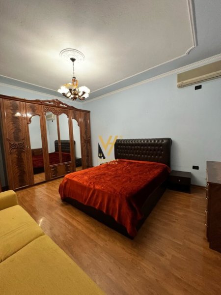 Tirane, jepet me qera apartament 2+1+2Ballkon Kati 2, 140 m² 500 € (ISH TREGU ELEKTRIK)