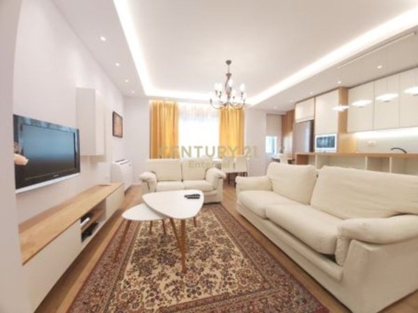 Tirane, jepet me qera apartament 1+1+Aneks+Ballkon Kati 4, 85 m² 800 € (Rruga e Dibres)
