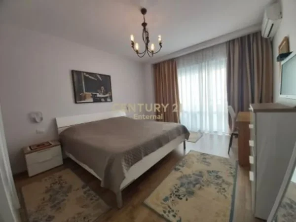 Tirane, jepet me qera apartament 1+1+Aneks+Ballkon Kati 4, 85 m² 800 € (Rruga e Dibres)