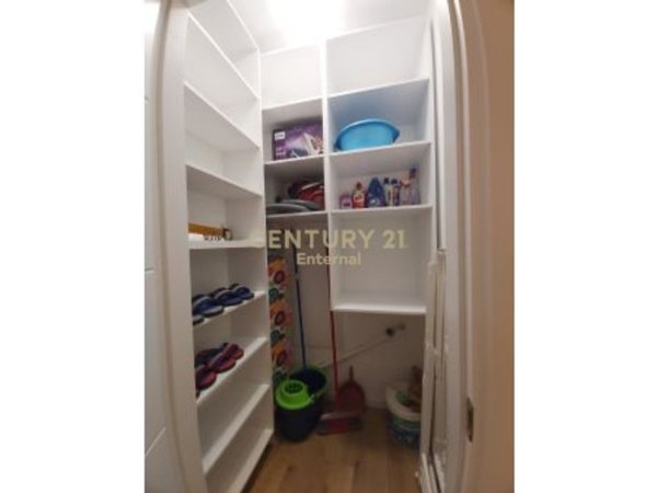 Tirane, jepet me qera apartament 1+1+Aneks+Ballkon Kati 4, 85 m² 800 € (Rruga e Dibres)