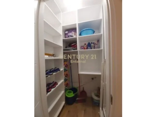 Tirane, jepet me qera apartament 1+1+Aneks+Ballkon Kati 4, 85 m² 800 € (Rruga e Dibres)
