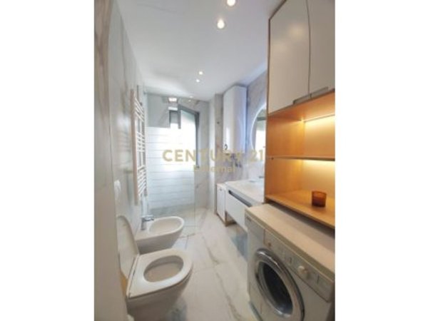 Tirane, jepet me qera apartament 1+1+Aneks+Ballkon Kati 4, 85 m² 800 € (Rruga e Dibres)
