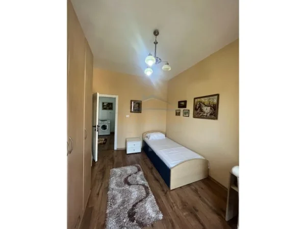 Tirane, jepet me qera apartament 2+1 Kati 5, 71 m² 600 € (Rruga 21 Dhjetori)