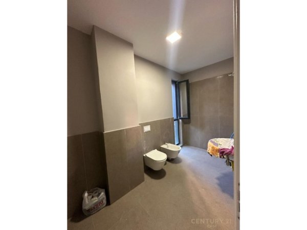 Tirane, jepet me qera zyre Kati 1, 115 m² 1.400 € (Rruga e Kosovareve)