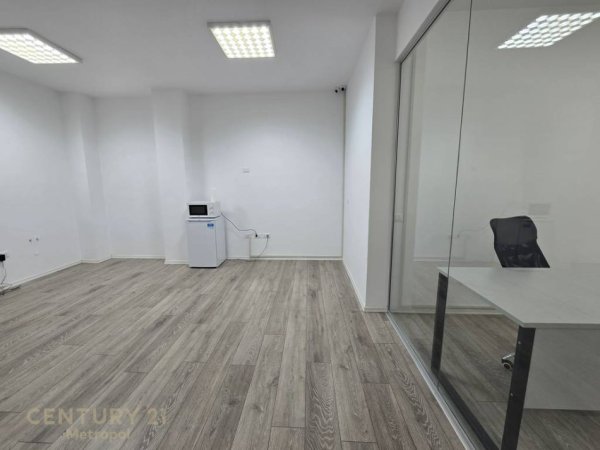 Tirane, jepet me qera zyre Kati 4, 126 m² 1.300 € (Kika 2)