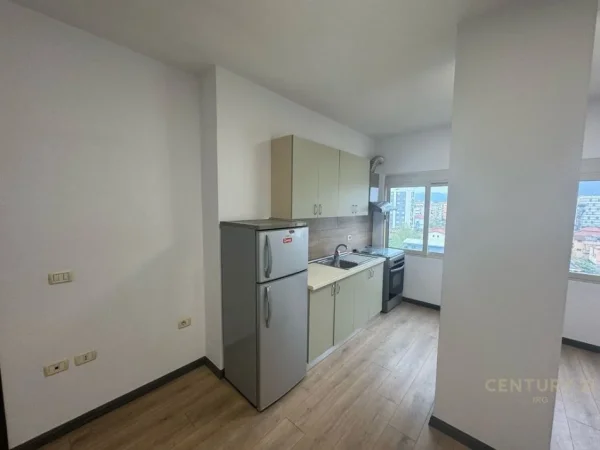 Tirane, jepet me qera apartament 2+1+Aneks+Ballkon Kati 5, 82 m² 700 € (Qendra Tregtare Kristal)