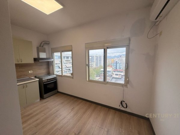Tirane, jepet me qera apartament 2+1+Aneks+Ballkon Kati 5, 82 m² 700 € (Qendra Tregtare Kristal)