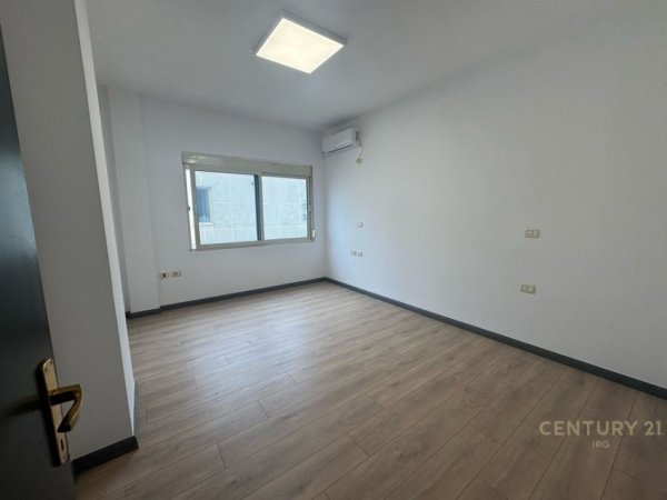 Tirane, jepet me qera apartament 2+1+Aneks+Ballkon Kati 5, 82 m² 700 € (Qendra Tregtare Kristal)
