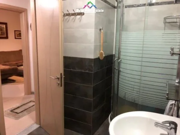 Tirane, jepet me qera apartament 1+1+Ballkon Kati 3, 67 m² 500 € (don bosko)