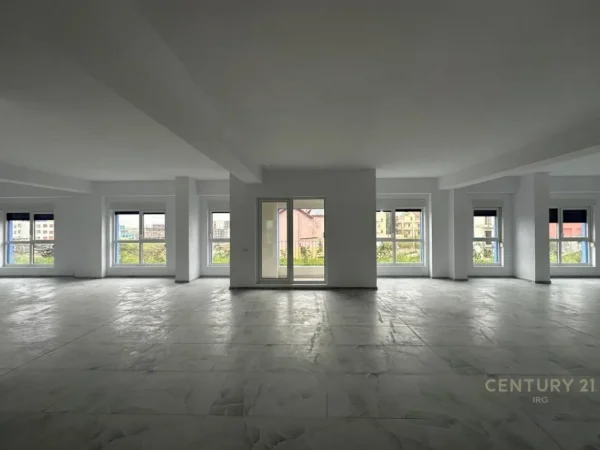 Tirane, jepet me qera ambjent biznesi , 365 m² 3.500 € (Rezidenca Kaimi)