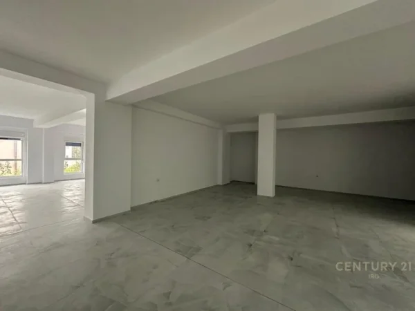 Tirane, jepet me qera ambjent biznesi , 365 m² 3.500 € (Rezidenca Kaimi)