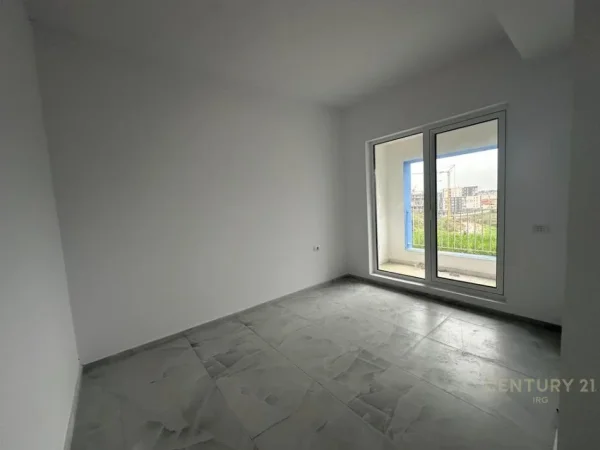 Tirane, jepet me qera ambjent biznesi , 365 m² 3.500 € (Rezidenca Kaimi)