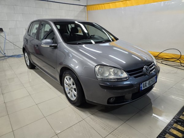 Tirane, shitet makine Golf 5 Nafte, gri e erret automatik Kondicioner 230.000 km 5.000 €