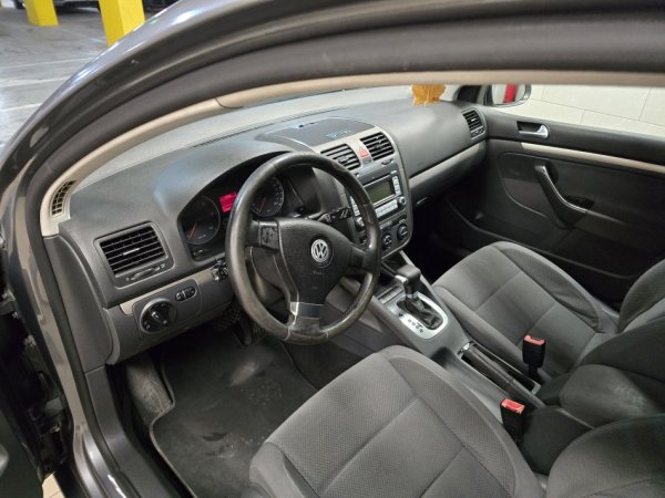 Tirane, shitet makine Golf 5 Nafte, gri e erret automatik Kondicioner 230.000 km 5.000 €