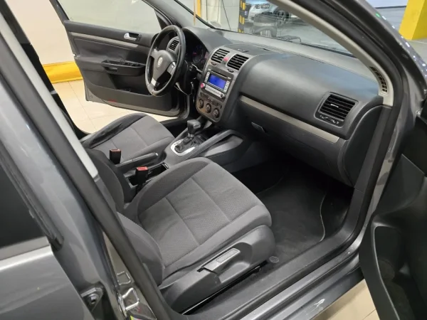 Tirane, shitet makine Golf 5 Nafte, gri e erret automatik Kondicioner 230.000 km 5.000 €