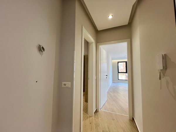 Tirane, jepet me qera garsonier 1+1+Ballkon Kati 1, 50 m² 400 € (Rruga Tefta Tashko Koco)