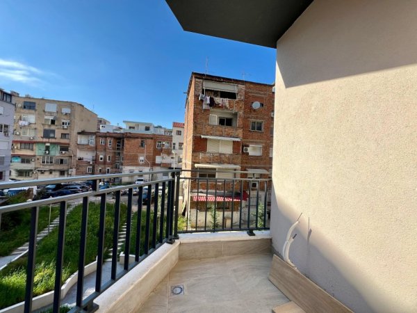 Tirane, jepet me qera garsonier 1+1+Ballkon Kati 1, 50 m² 400 € (Rruga Tefta Tashko Koco)