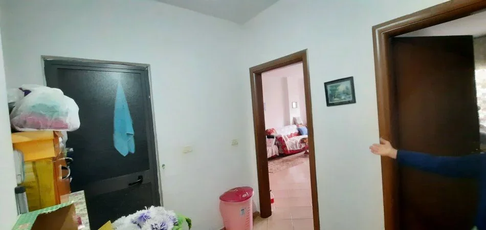 Tirane, shitet apartament 1+1 Kati 3, 74 m² 112.000 € (Prane Tregut te Medreses)