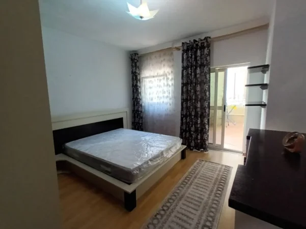 Tirane, jepet me qera apartament 2+1+Ballkon Kati 2, 85 m² 90.000 € (Komuna e Parisit)
