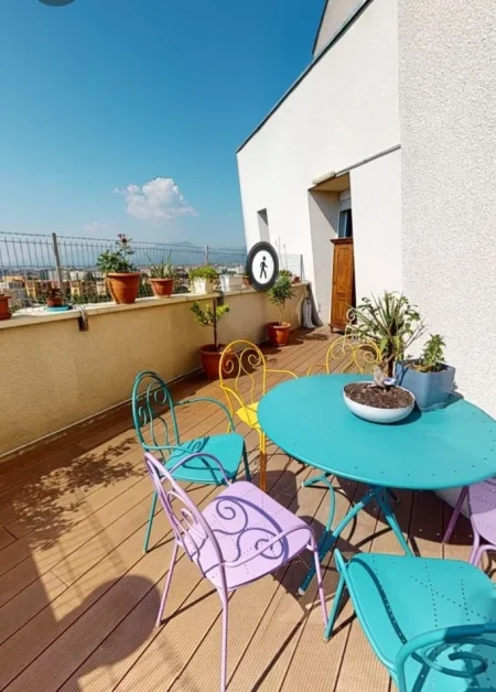 Tirane, shitet apartament 2+1 , 130 m² 238.000 € (Kompleksi Kontakt)