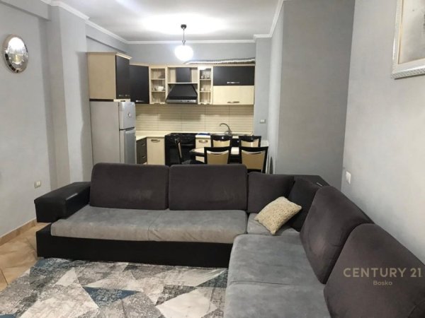 Tirane, jepet me qera apartament 2+1+Aneks+Ballkon Kati 7, 92 m² 500 € (Lagja 5 Maji)