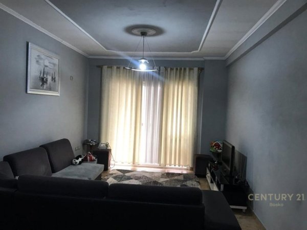 Tirane, jepet me qera apartament 2+1+Aneks+Ballkon Kati 7, 92 m² 500 € (Lagja 5 Maji)