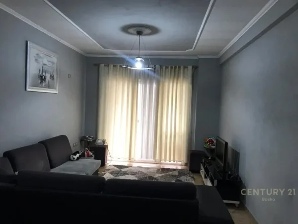 Tirane, jepet me qera apartament 2+1+Aneks+Ballkon Kati 7, 92 m² 500 € (Lagja 5 Maji)