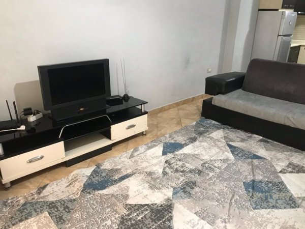 Tirane, jepet me qera apartament 2+1+Aneks+Ballkon Kati 7, 92 m² 500 € (Lagja 5 Maji)