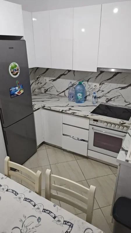 Tirane, jepet me qera apartament 1+1 Kati 3, 70 m² 40.000 € (Rruga Veli Dedi)