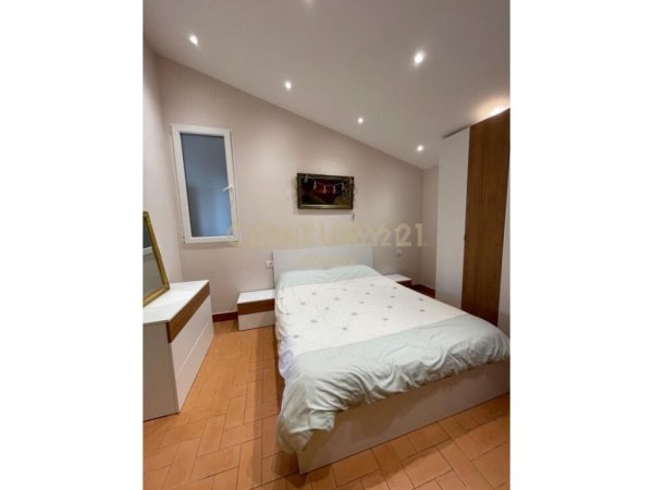 Tirane, jepet me qera apartament 2+1+Aneks+Ballkon Kati 3, 121 m² 600 € (RRUGA E KAVAJES)
