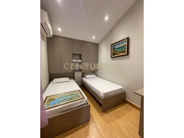 Tirane, jepet me qera apartament 2+1+Aneks+Ballkon Kati 3, 121 m² 600 € (RRUGA E KAVAJES)