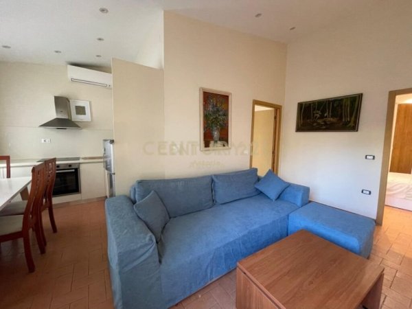Tirane, jepet me qera apartament 2+1+Aneks+Ballkon Kati 3, 121 m² 600 € (RRUGA E KAVAJES)