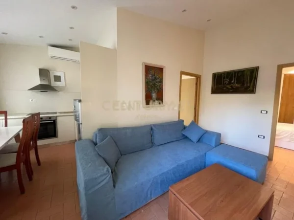 Tirane, jepet me qera apartament 2+1+Aneks+Ballkon Kati 3, 121 m² 600 € (RRUGA E KAVAJES)