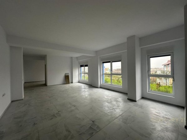 Tirane, jepet me qera ambjent biznesi , 355 m² 3.500 € (Shkoze)