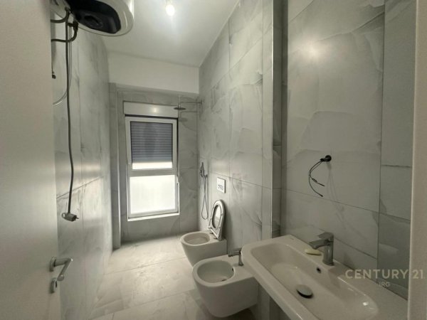 Tirane, jepet me qera ambjent biznesi , 355 m² 3.500 € (Shkoze)