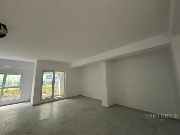 Tirane, jepet me qera ambjent biznesi , 355 m² 3.500 € (Shkoze)