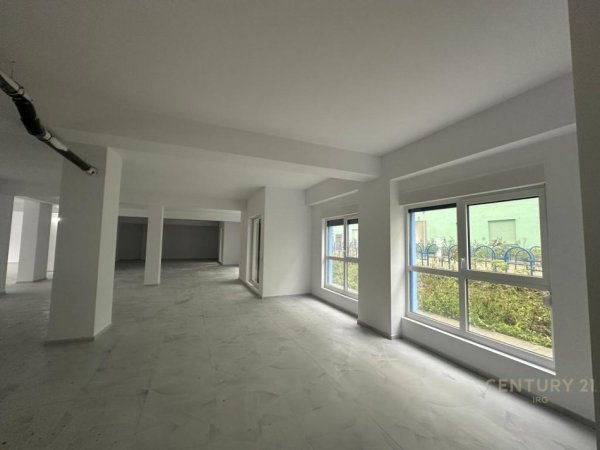 Tirane, jepet me qera ambjent biznesi , 355 m² 3.500 € (Shkoze)