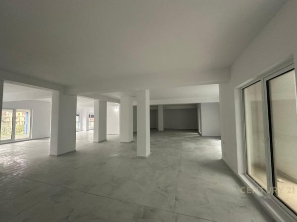 Tirane, jepet me qera ambjent biznesi , 355 m² 3.500 € (Shkoze)