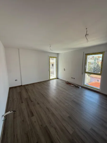 Tirane, shitet apartament 1+1+Ballkon Kati 3, 73 m² 135.000 € (Rruga Bardhyl)