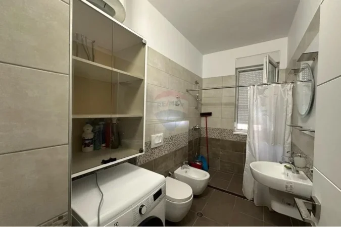 Tirane, jepet me qera apartament 2+1+Ballkon , 80 m² 800 € 