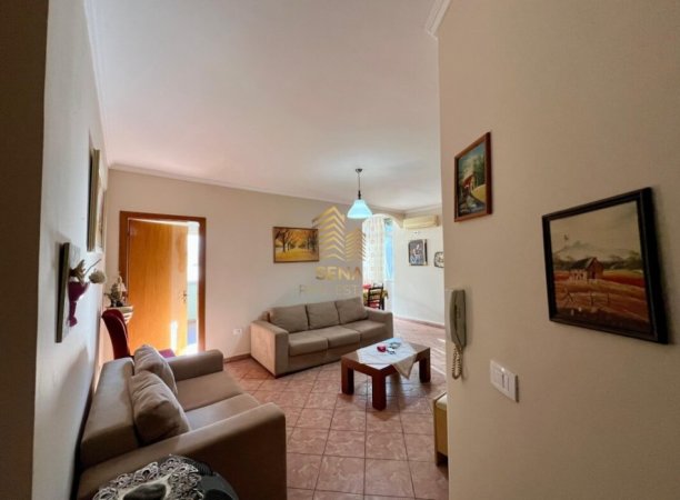 Tirane, jepet me qera apartament 2+1 Kati 3, 90 m² 550 € (Rruga Ferit Xhajko)